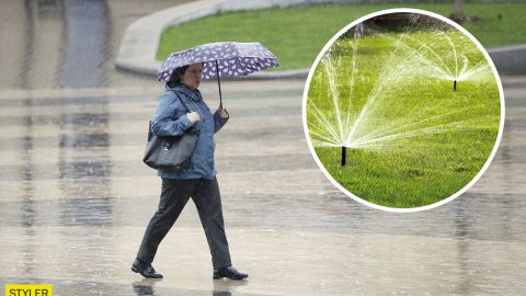 В Киеве коммунальщики отличились странным действием в дождь (видео)