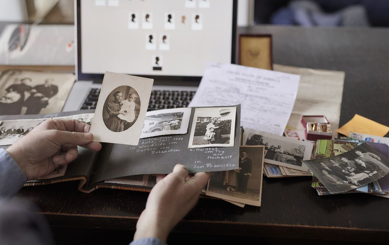 Чорний конверт пам'яті: де не можна тримати фото померлих і як вони приховано впливають на живих