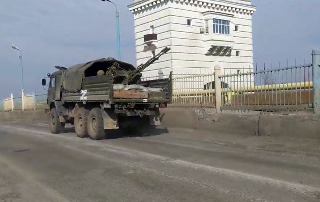 В Сумской области оккупанты угнали частные авто, "скорую" и пожарную машину