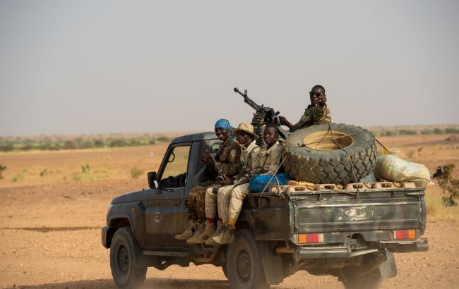 Страны Африки готовят вторжение в Нигер. Хунта перебрасывает войска к резиденции президента