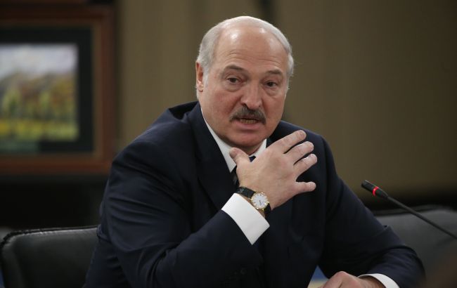 Лукашенко обіцяє "неробам" військову службу на кордоні з Україною