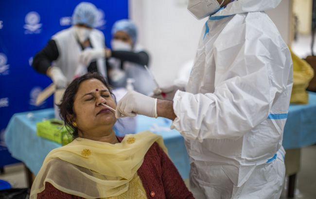 В столице Индии за сутки резко выросло число COVID-больных