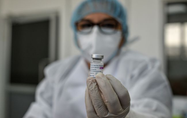 Регулятор ЄС не рекомендує другу дозу вакцини AstraZeneca людям із тромбами