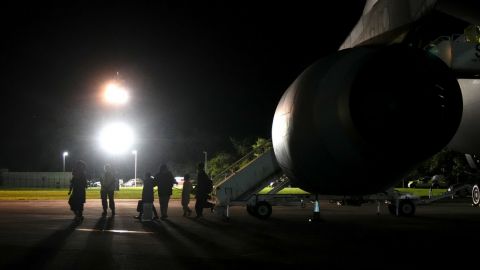 Таліби перекрили дороги в аеропорт Кабула для афганців