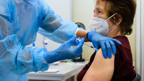 У ЄС попередили, що часті бустерні дози проти COVID-19 шкідливі