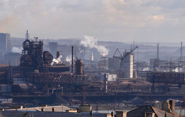 "Это было почти невозможно". Пилот рассказал, как доставляли помощь в блокадный Мариуполь