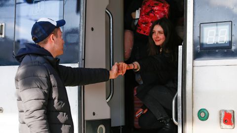 Психолог рассказала, как сохранить отношения на расстоянии во время войны