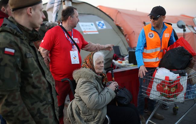Только 4% украинских беженцев не получали помощи за рубежом