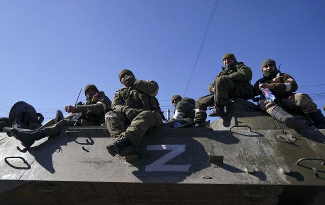 Окупанти підірвались на мінах, тікаючи від українського обстрілу (відео)