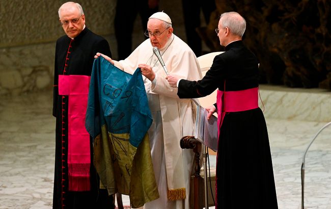 Папа Римский заплакал во время молитвы о мире в Украине
