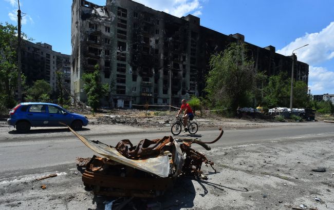 Окупанти вигадали, як нажитися на мешканцях розбомбленого Сєвєродонецька