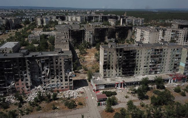 Через обстріли РФ у Сєвєродонецьку пошкоджені багатоповерхівки падають під’їздами, - МВА