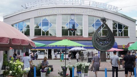 Окупанти у Херсонській області заборонили гривню та патрулюють ринки