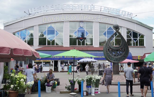 Окупанти у Херсонській області заборонили гривню та патрулюють ринки