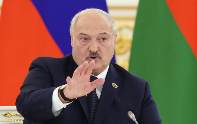 Лукашенко цинічно привітав українців з Днем Незалежності, побажавши "миру та здоров'я"