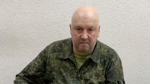 Суровикину приказали "оставаться в тени", пока о нем не забудут, - Politico