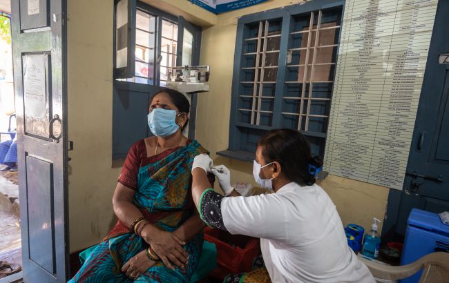 Индия ввела миллиардную дозу вакцины против COVID-19
