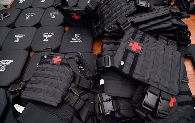 Покровській громаді передали 200 бронежилетів для працівників соціальної сфери