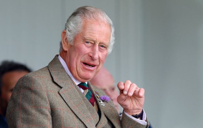 Король Чарльз III после слухов о своей смерти с улыбкой вышел на публику (фото)