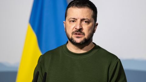 Украина намерена вернуть всю территорию, но не только оружием, - Зеленский