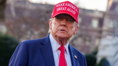 Трамп вирішив робити "американське шампанське" і погрожує 200%-вими митами для ЄС