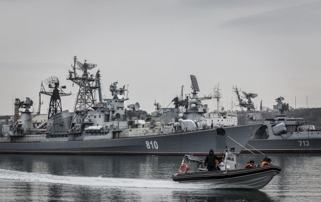 Вибухи у Керчі. Окупанти говорять про збиття ракет над доком, міг постраждати корабель РФ