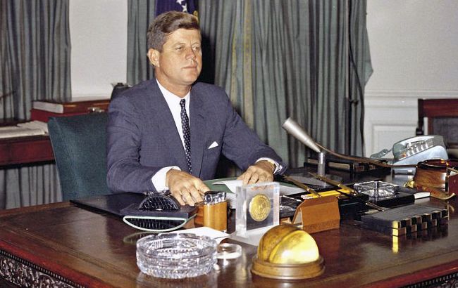 США розсекретили документи про вбивство Кеннеді