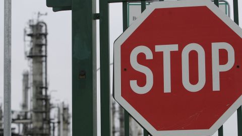 Канада заборонила імпорт нафтопродуктів з Росії