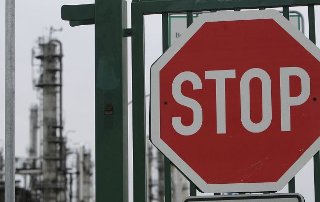 Канада заборонила імпорт нафтопродуктів з Росії