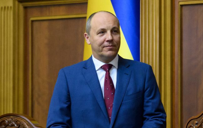 Зеленский присвоил Парубию звание Героя Украины