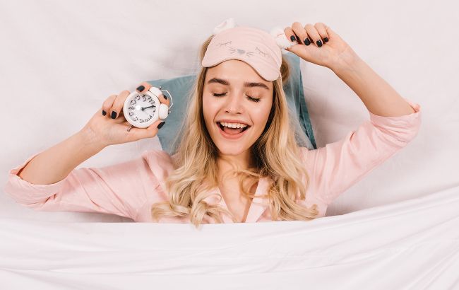 Україна перейшла на зимовий час. Котра зараз година?