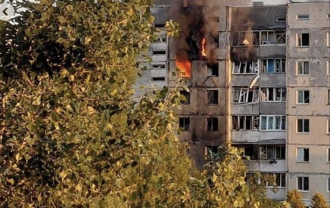 Россияне ударили по 9-этажке в Киеве: начался пожар, есть жертва