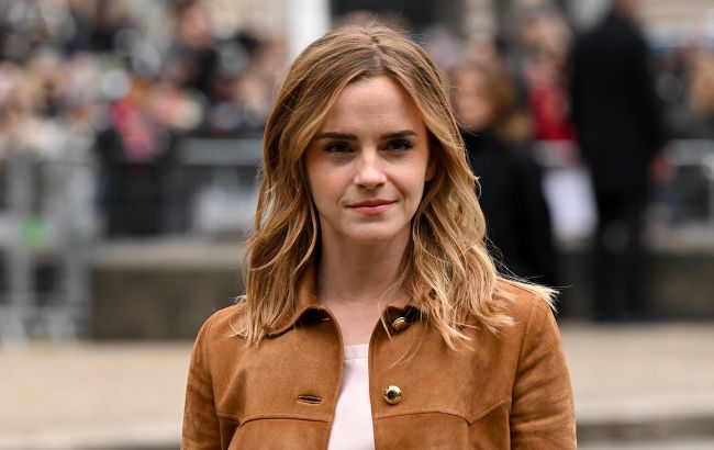 Выходит замуж? Эмма Уотсон засветила бриллиантовое обручальное кольцо (фото)