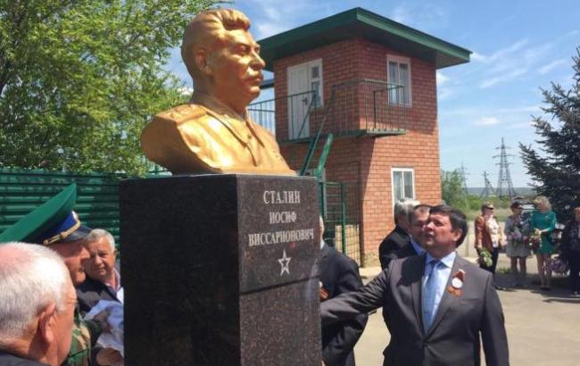 В Псковской области установили памятник Иосифу Сталину