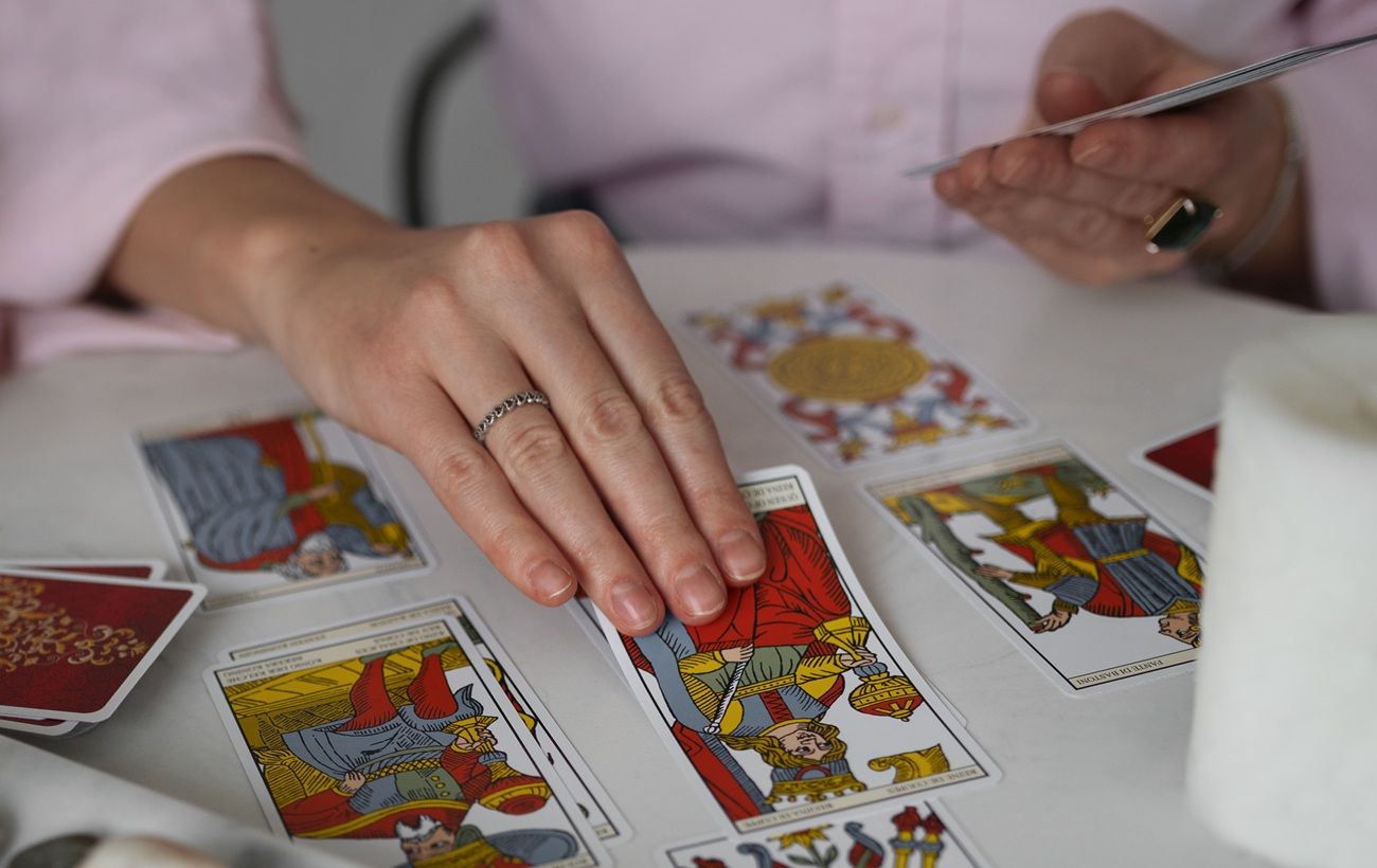 Таро-гороскоп на 14 січня: кого накриють несподівані можливості