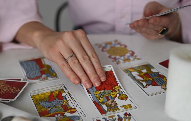 Таро-гороскоп на 14 січня: кого накриють несподівані можливості