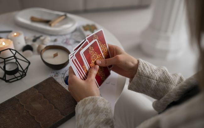 Таро-гороскоп на 14 грудня: хто відчує позитивні зміни і фінансовий розквіт