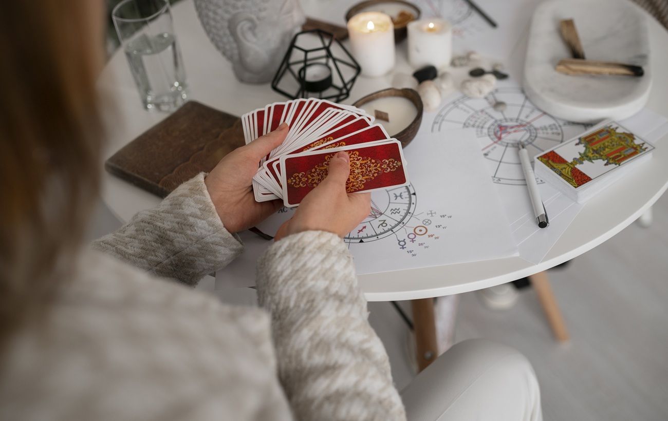 Таро-гороскоп на 15 січня: на 4 знаки Зодіаку чекають особливі події