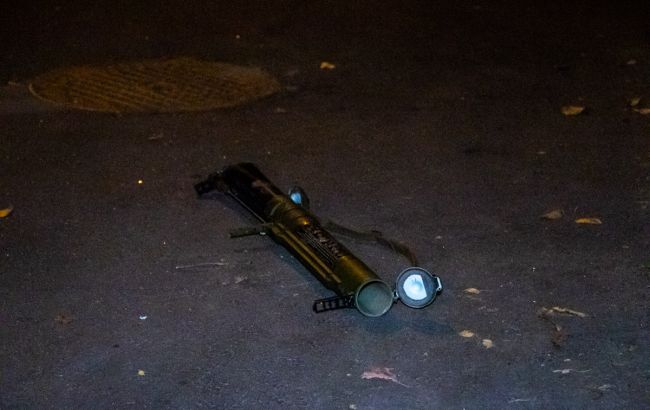 В центре Киева из гранатомета обстреляли здание "Мостобуда"