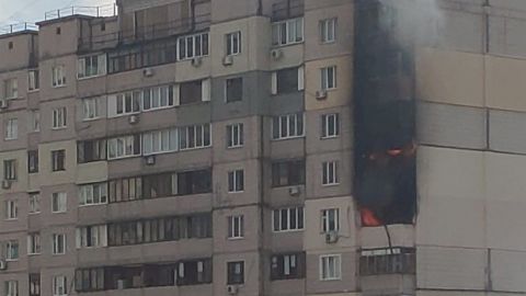 В Киеве случился пожар в доме на Позняках