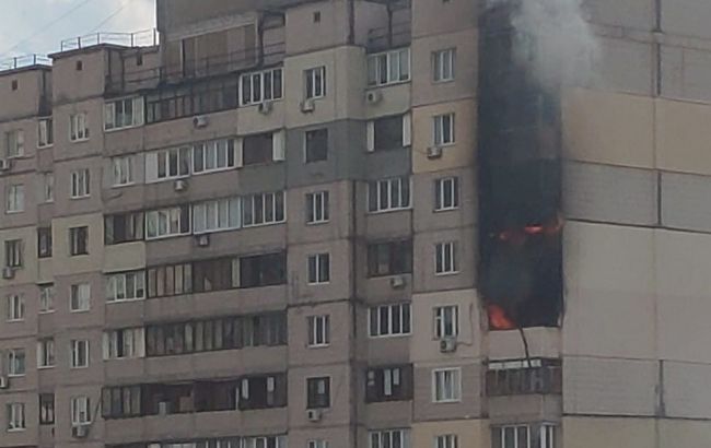 У Києві сталася пожежа в будинку на Позняках