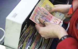 Більше не гроші: які саме "дрібні" банкноти вилучили з обігу і як їх обміняти