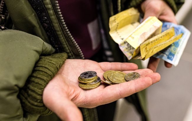 Киевлянам выплатят материальную помощь: кто и как может получить деньги
