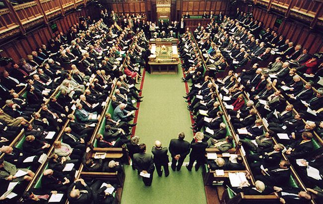 Парламент Британии в понедельник во второй раз будет голосовать за досрочные выборы