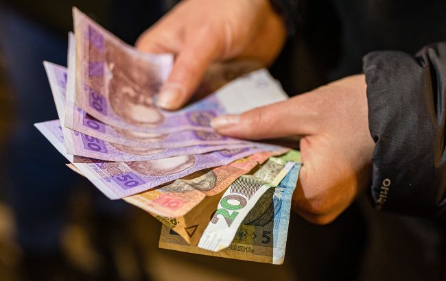 Что украинцам делать с наличными деньгами в гривне за границей: все варианты обмена