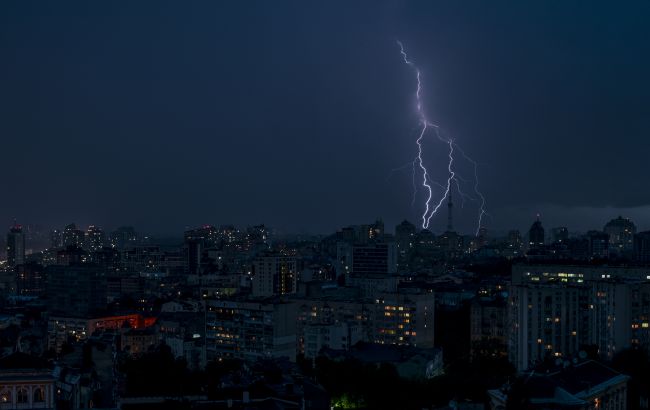 На Київ насувається гроза: оголошено жовтий рівень небезпеки