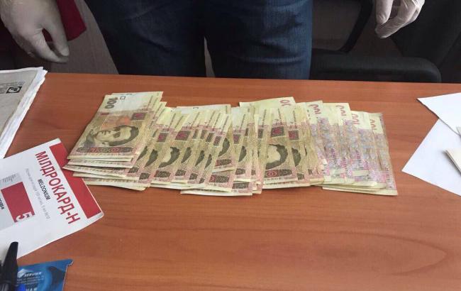 Завотделением Черкасской областной больницы задержали на взятке в 10 тыс. гривен