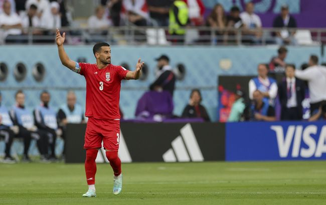 Капитан сборной упрекнул власти Ирана в нарушении прав человека, партнеры пренебрегли гимном