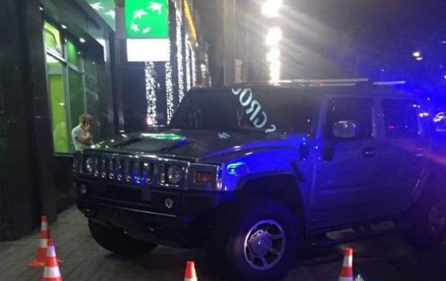 У Києві Hummer збив дівчинку: з'явилася нова інформація про водія