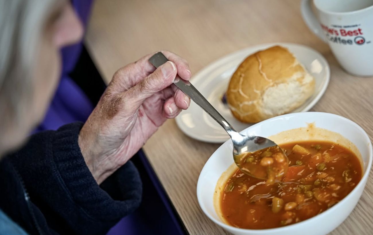 Літніх та маломобільних киян забезпечуватимуть гарячим харчуванням, - Кличко